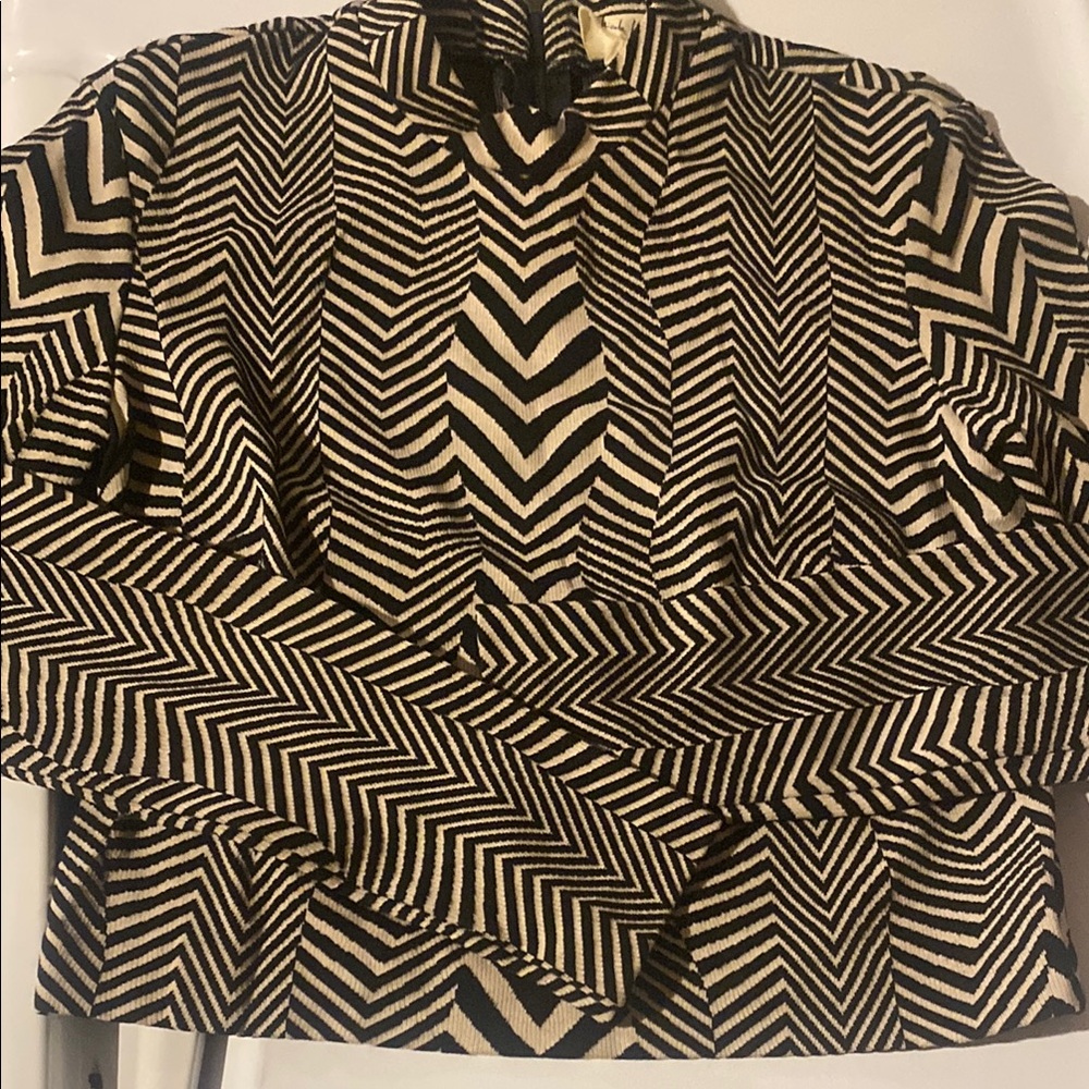 Artelier Nicole Miller cropped long sleeve knit top medium